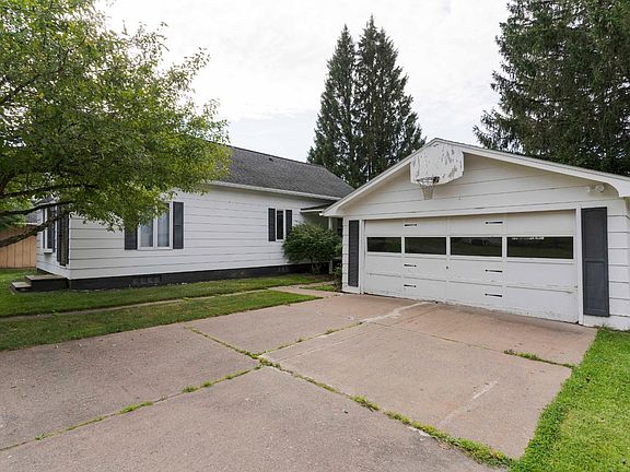 5th image of 4 Elmwood Ave
