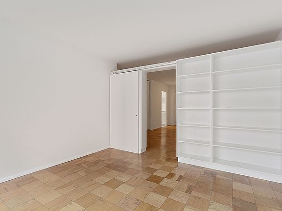 3rd image of 245 E 63rd St APT 910