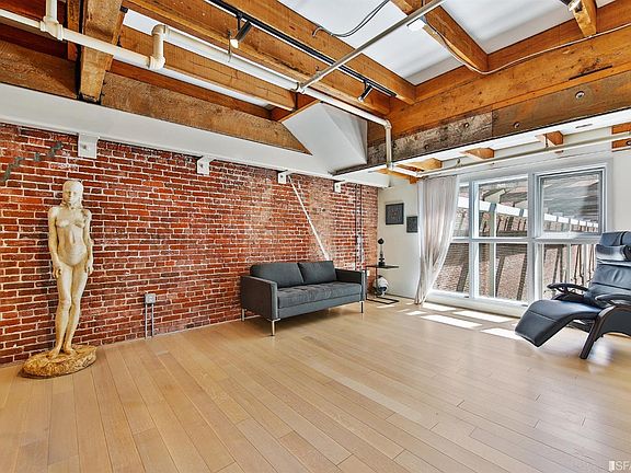 3rd image of 650 Delancey St APT 102