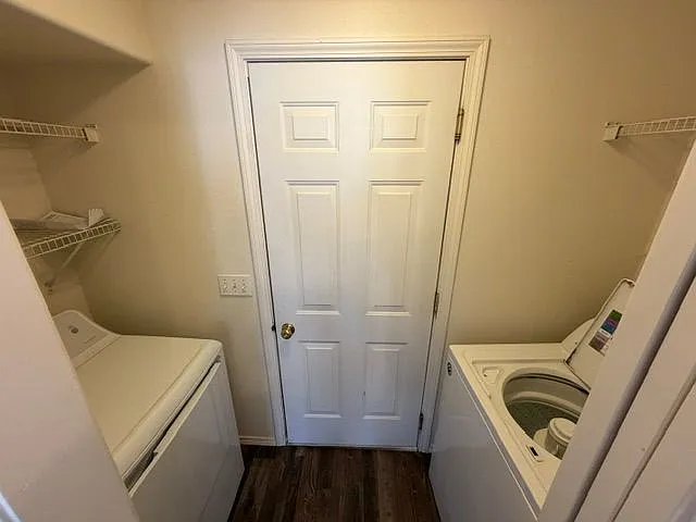 233 E Shelby Ln — Photo 10