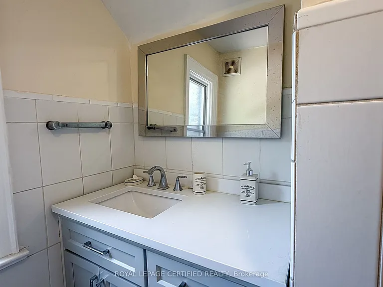 148 Belgravia Ave — Photo 6