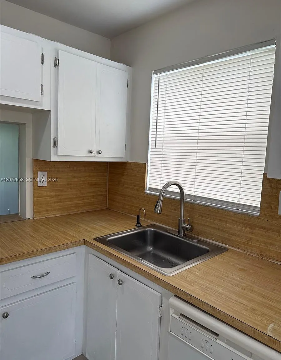 Sands Point Condominium I — Photo 4