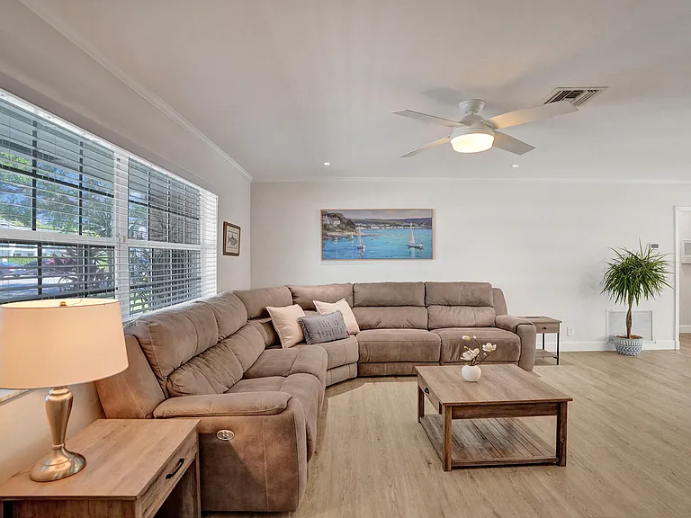 3930 NE 21st Ave — Photo 11