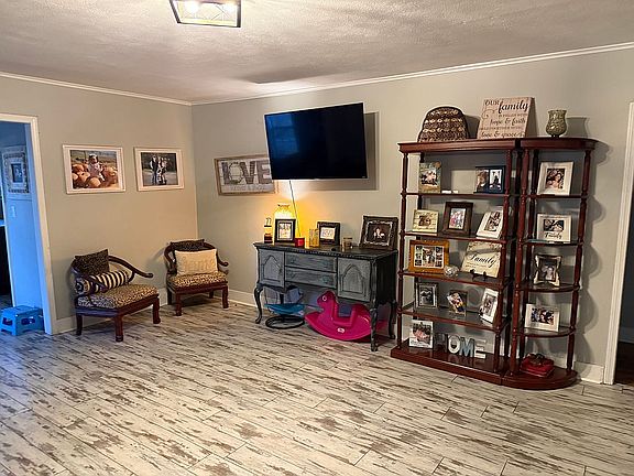 3rd image of 158 6th St