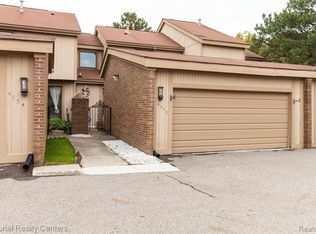5252 Wright Way E, West Bloomfield, MI 48322