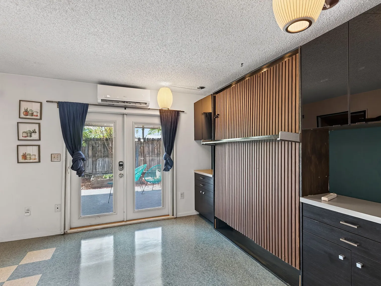 Studio, 900 sqft, $1,100 — Photo 3