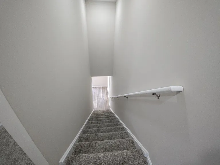 1068 Lakeland Dr — Photo 18