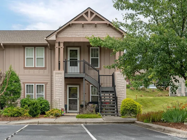 2105 Deermouse Way, Hendersonville, NC 28792