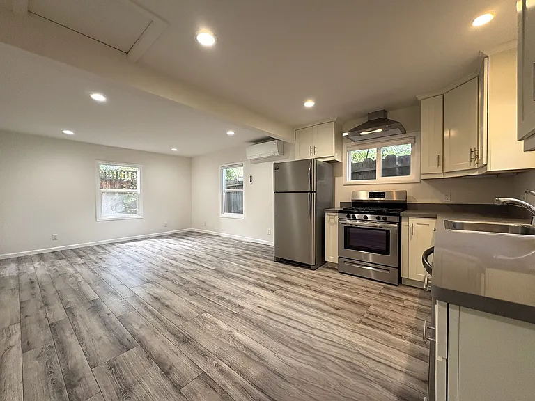 2350 Alameda De Las Pulgas — Photo 38