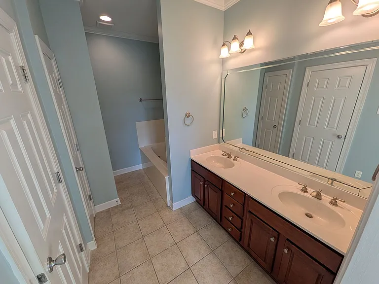 927 Kensington Park Rd — Photo 16