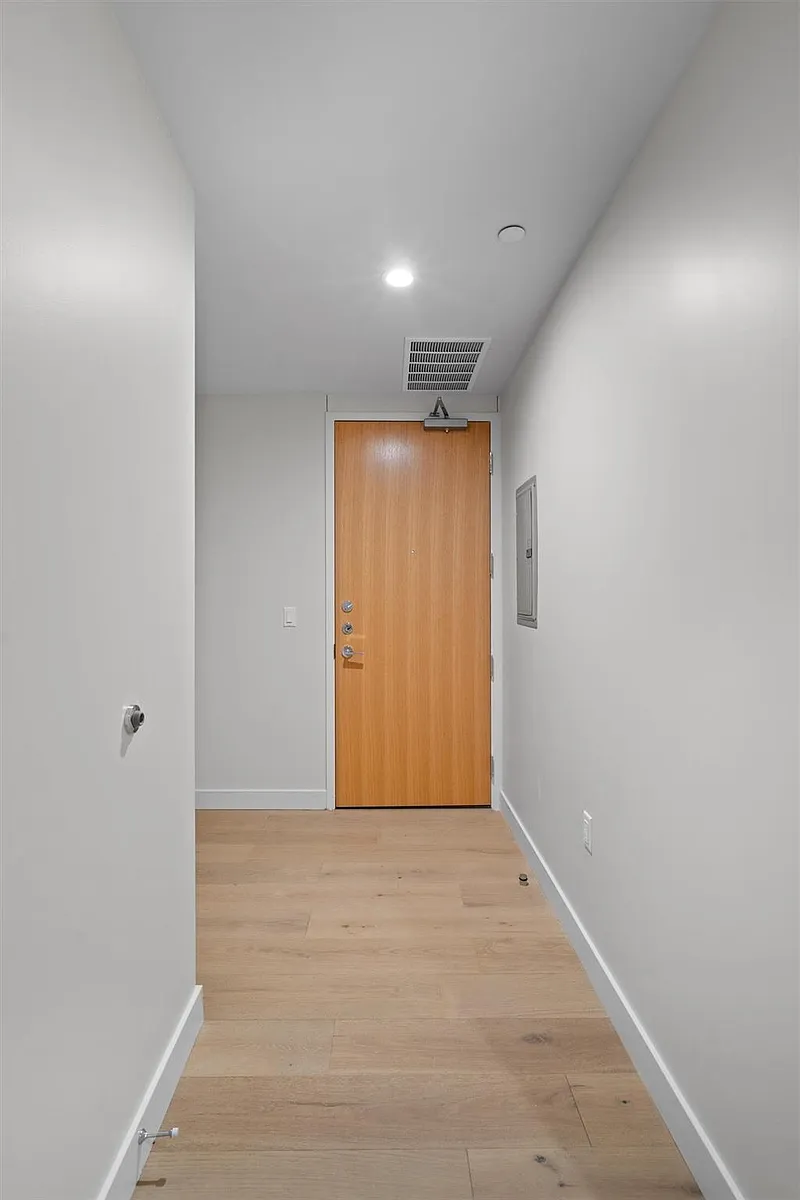 Building Photo - 44 East Ave #2306