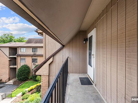 2nd image of 88 Boulevard St APT 304