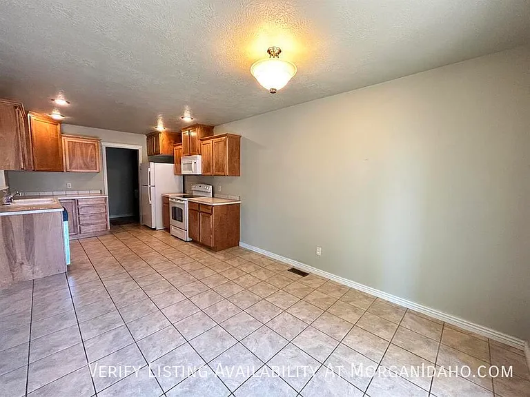 10224 W Maymie Rd — Photo 3