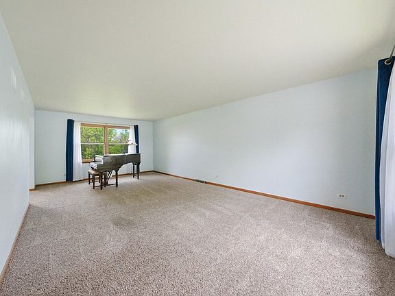 5th image of 2919 Embassy Row