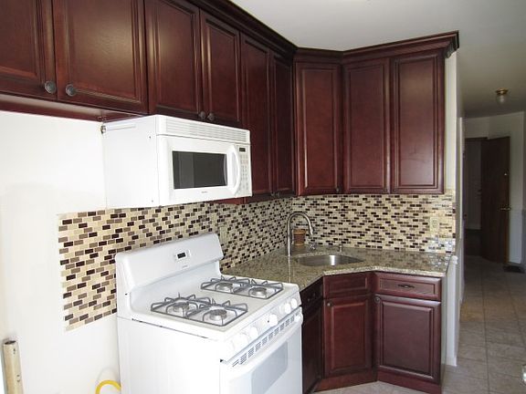 4th image of 6538 Admiral Ave