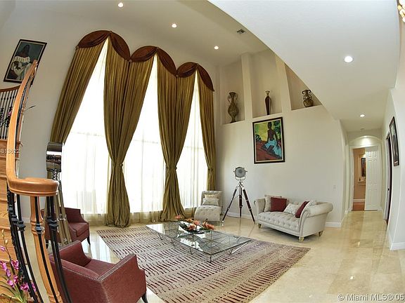 5th image of 625 W Enclave Cir W