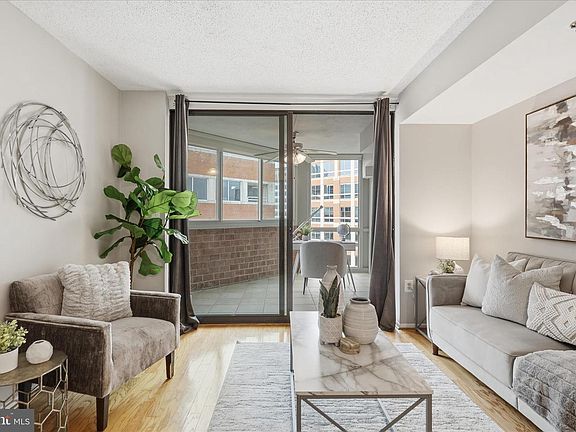 3rd image of 1001 N Vermont St APT 804