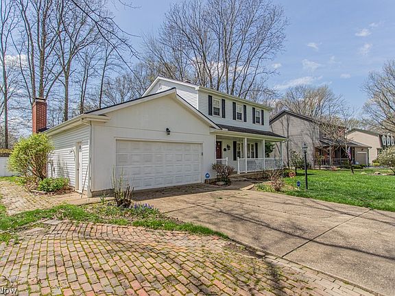 3rd image of 733 Squirrel Hill Ct