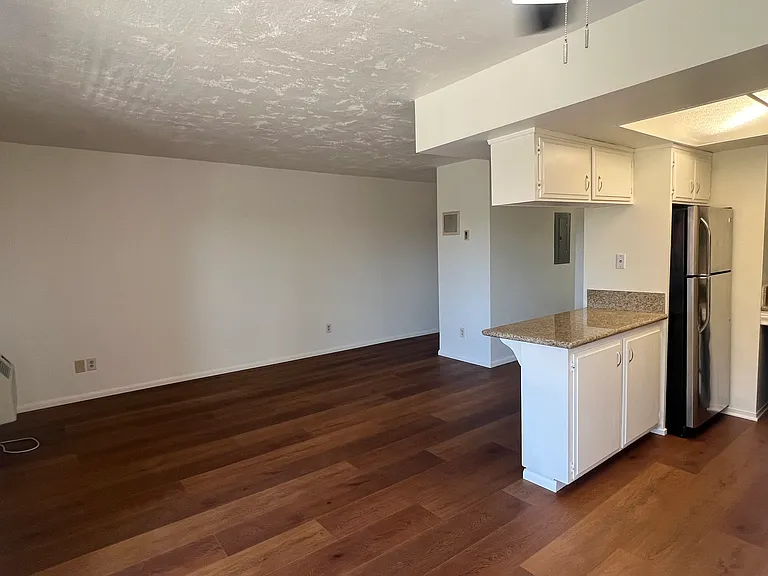 7555 Linda Vista Rd #31 — Photo 4