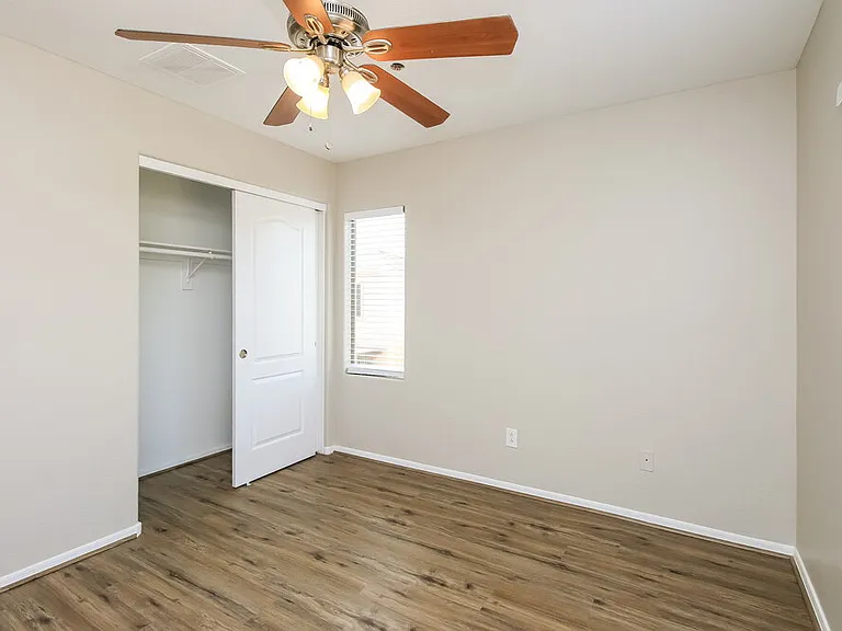 3344 E Franklin Ave — Photo 12