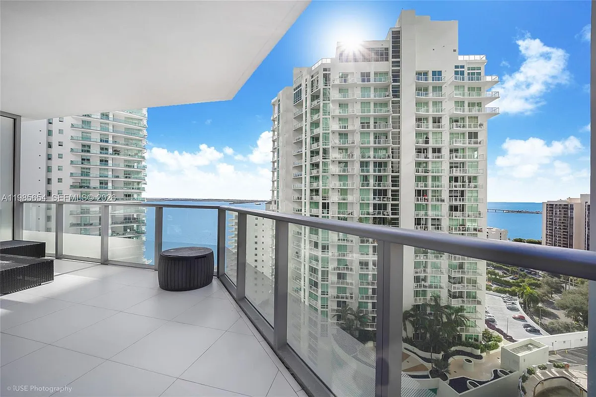 Building Photo - 1300 Brickell Bay Dr #1803