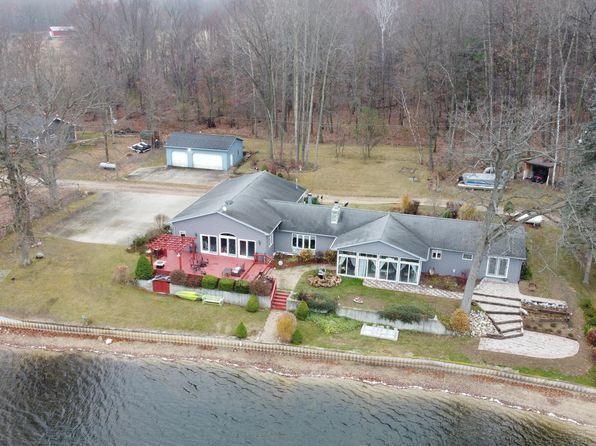 781 S Bass Lake Rd, Vestaburg, MI 48891