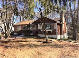 5 Hunters Ln, Norwalk, CT 06850