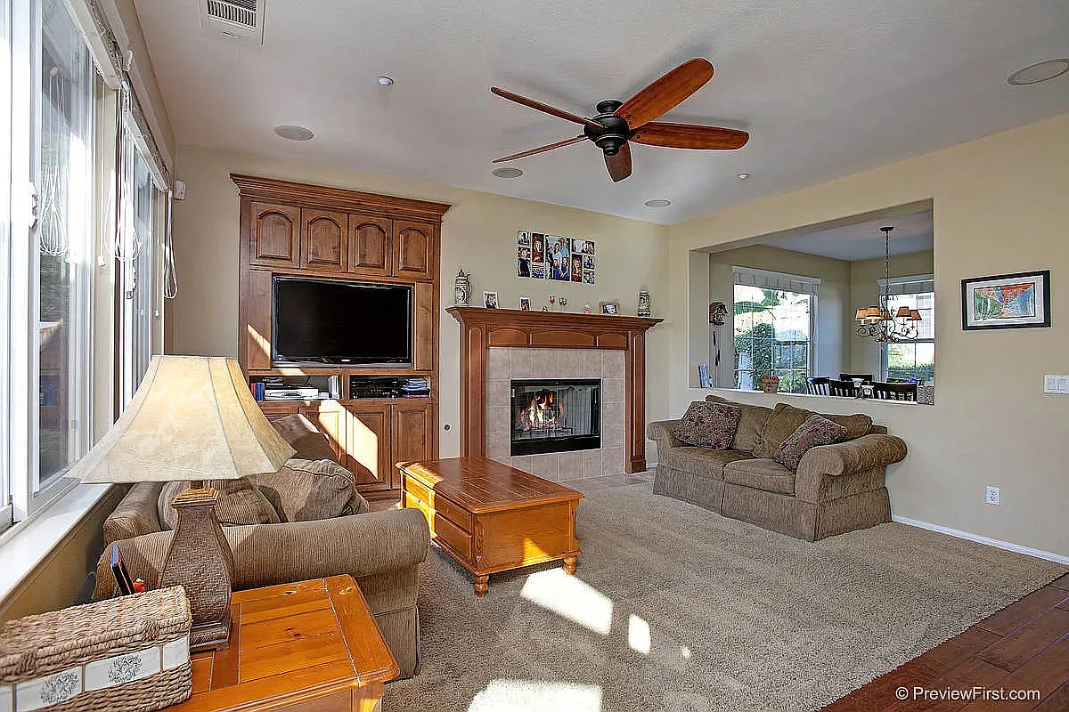 3 bed, 2.5 bath, 2077 sqft, $4,800 — Photo 3