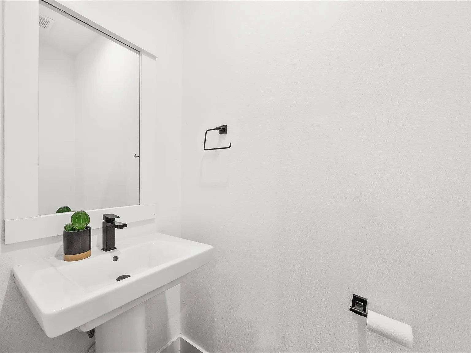 3 bed, 2.5 bath, 1646 sqft, $2,600 — Photo 4