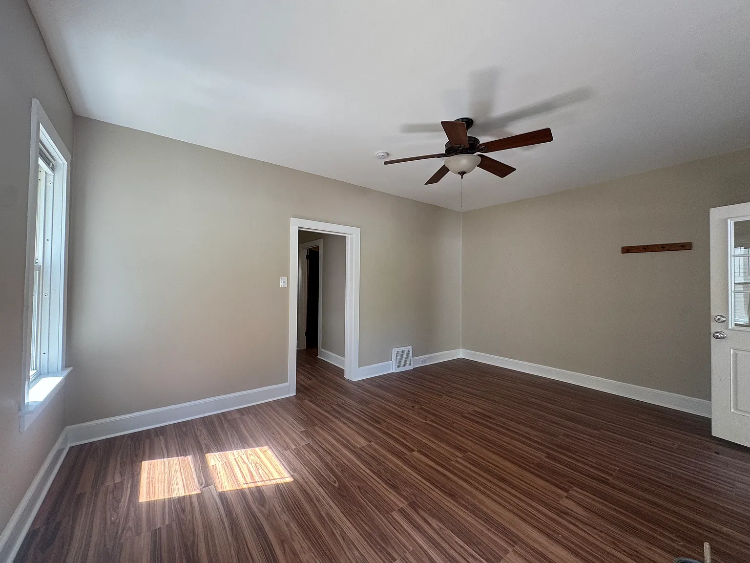 4 bed, 1.5 bath, 1950 sqft, $2,495 — Photo 2
