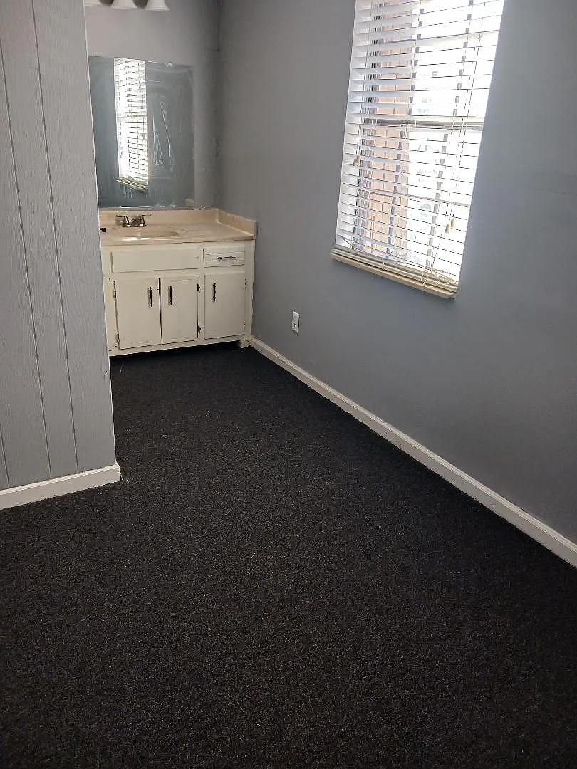 Building Photo - 1327 Woodstone Trce #1327