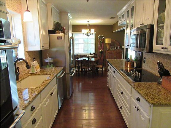 4th image of 1309 Rolling Hills Dr