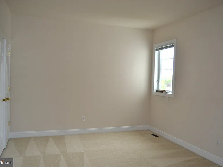806 Wren Ln — Photo 25
