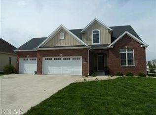 2816 Degarmo Dr, Bloomington, IL 61704