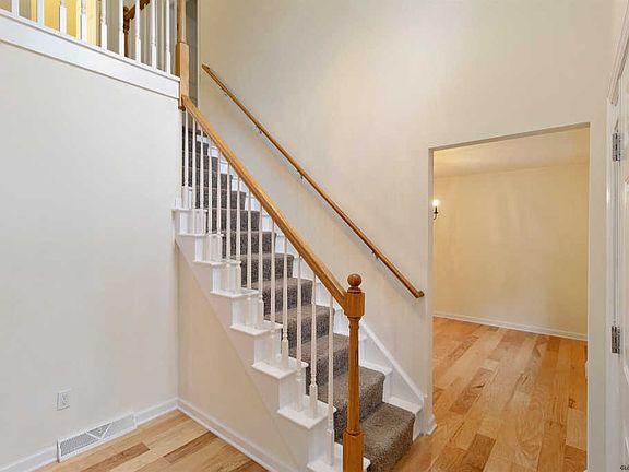 2nd image of 6 Margaret Dr