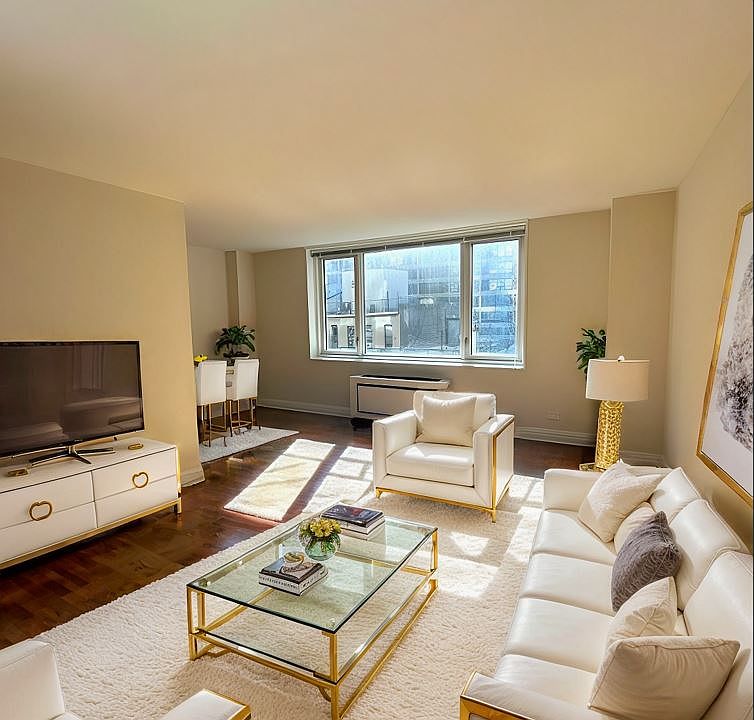 1st image of 400 E 71st St APT 8U
