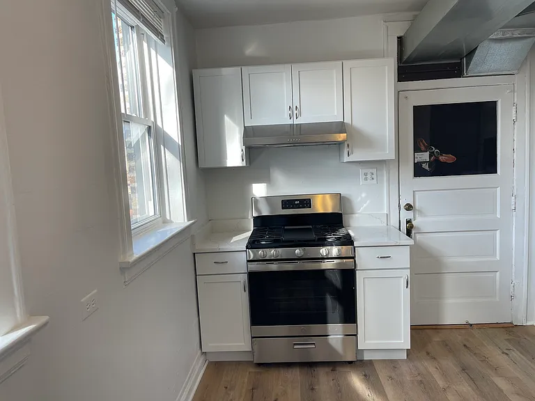 2714 W Ainslie St #2 — Photo 9