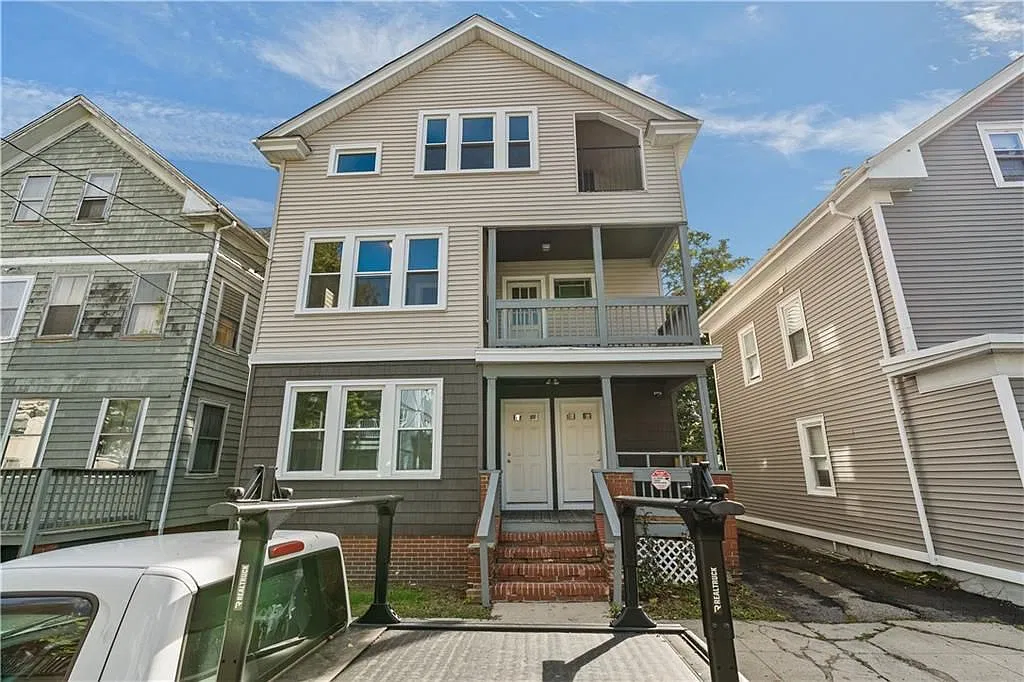 207 Oakland Ave — Photo 3