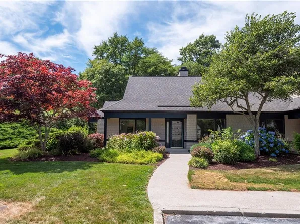 19 Martingale Ln, Narragansett, RI 02882