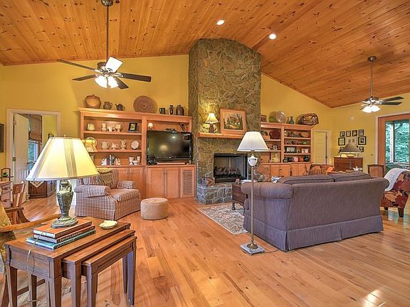 2nd image of 320 Highpoint Dr