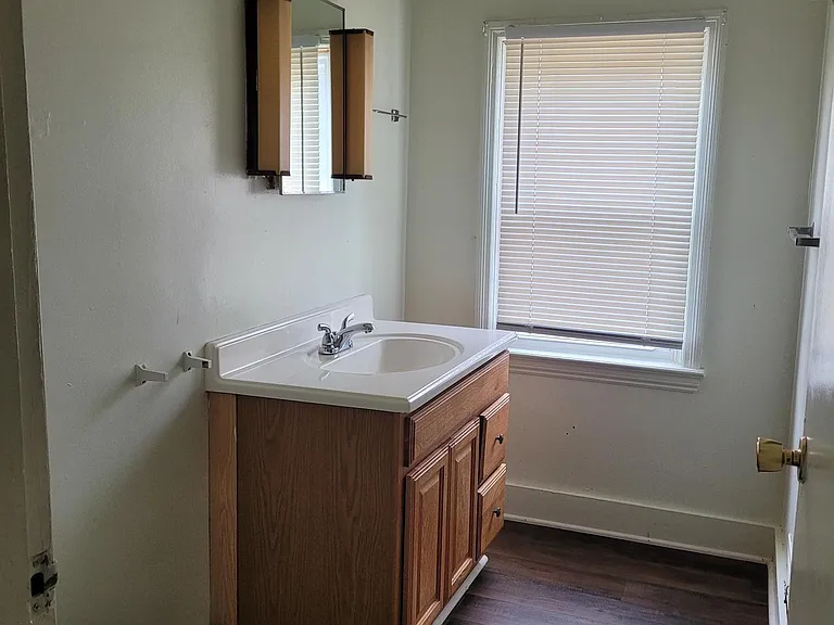406 W Mill St — Photo 9