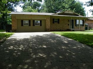 1304 Dyer St, Springdale, AR 72762