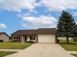 1405 Knoll Crest Dr, Kendallville, IN