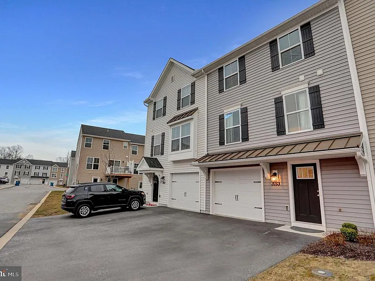 8153 Lenker Dr — Photo 3
