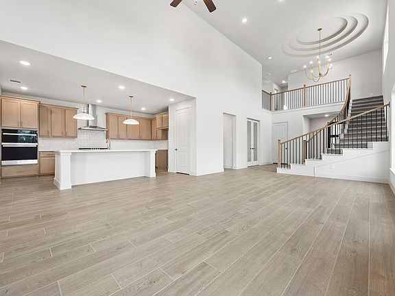 5th image of 15811 Swan Lake Ln