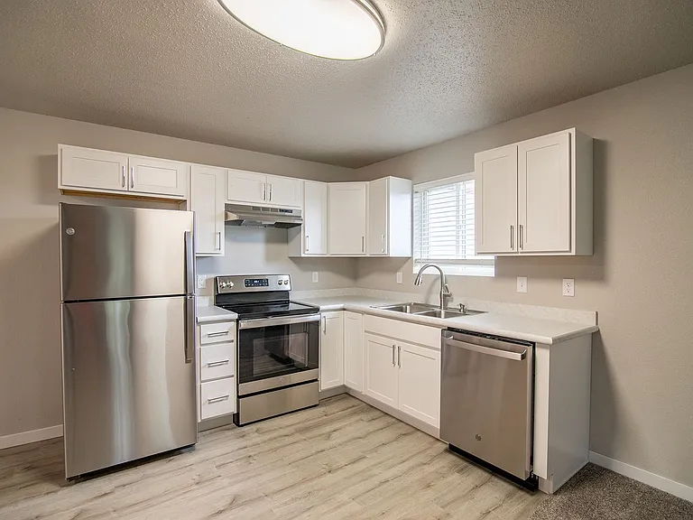 Turnpike Apartments — Photo 15