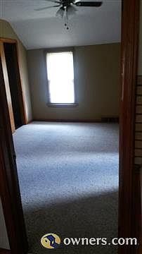4th image of 14325 Montrose Ave