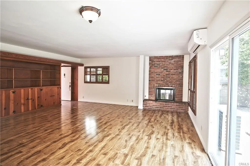 2 bed, 1152 sqft, $3,600 — Photo 3