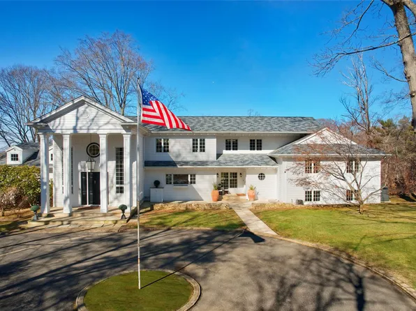 9 Knolls Lane, Manhasset, NY 11030