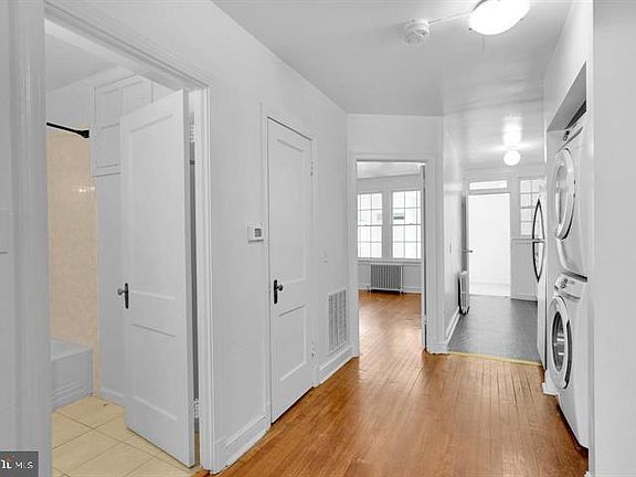 3rd image of 1616 17th Pl SE